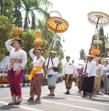 Sradha Bhakti dan Kebersamaan, Pemkab Gianyar Gelar Mendak Ida Bhatara Padmasana Diiringi Peed Agung