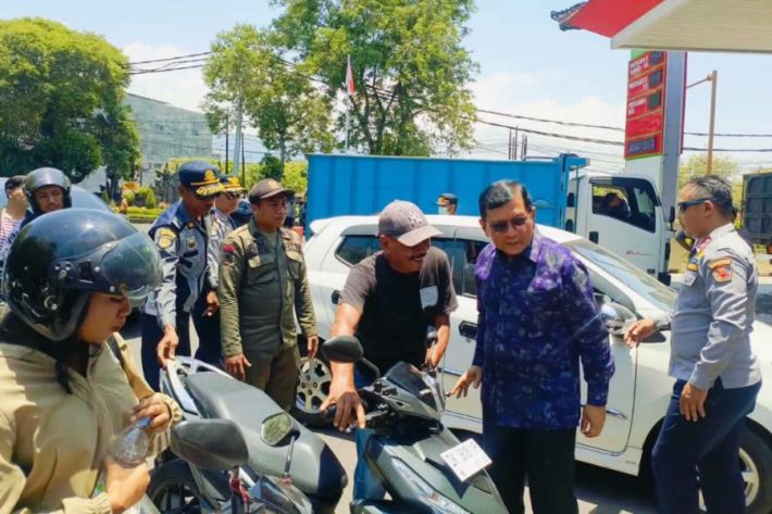 Stok Stok BBM Lampaui Normal, Antrean Sejumlah SPBU di Buleleng Terurai ...