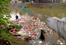 Tekan Penumpukan di Hilir, Pemkot Denpasar akan Pasang Empat Alat Penahan Sampah di Tukad Badung