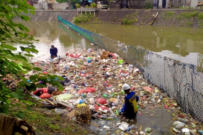 Tekan Penumpukan Di Hilir, Pemkot Denpasar Akan Pasang Empat Alat Penahan Sampah Di Tukad Badung 1