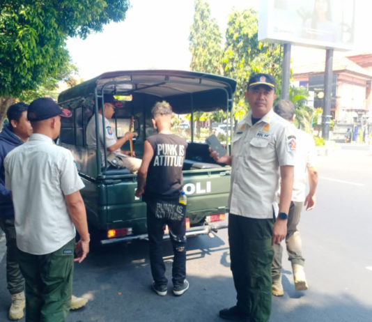 Tindak Lanjuti Aduan Warga, Satpol PP Buleleng Amankan Pengamen di Taman Yowana