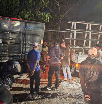Truk Gagal Nanjak di Goa Gong, Pekerja Meninggal Ditimpa Kaca