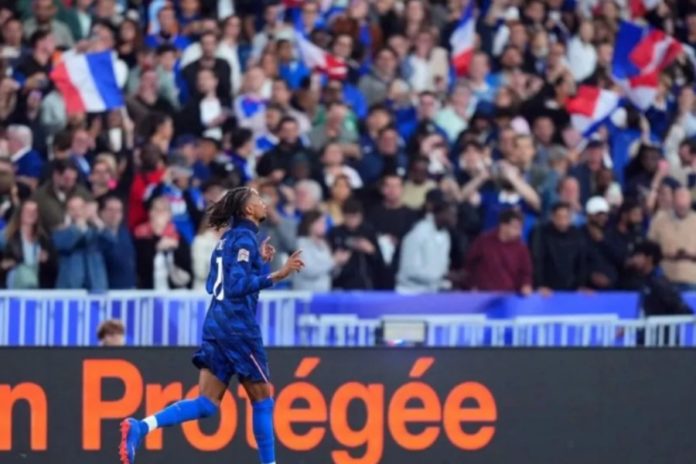 Upamecano Diusir, Prancis Tahan Imbang Italia 1