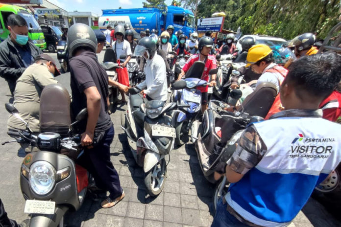 Ureai Kemacetan Antrean, Bensin Kemasan 3 Liter Didistribusikan Di Denpasar Pada 8 Titik Per Hari 1