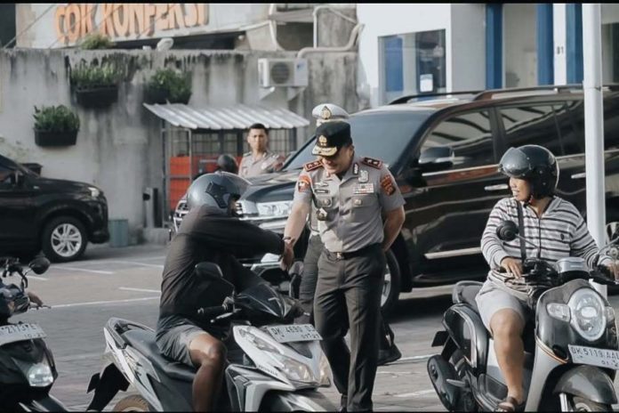Usai Pimpin Apel Perdana, Kapolda Irjen Pasma Atur Lalin Di Jl. Nusa Indah 1