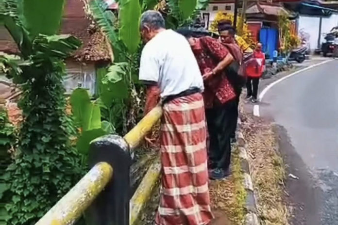 Warga Apuan Keluhkan Limbah Babi Dibuang Ke Sungai 1